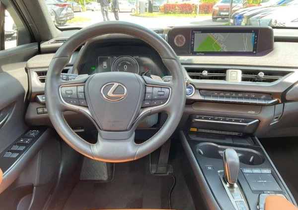 Lexus UX cena 199900 przebieg: 20007, rok produkcji 2021 z Kraków małe 596